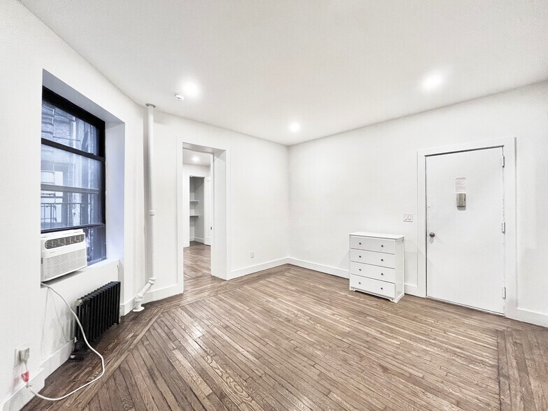 Building Photo - 45 Tiemann Pl