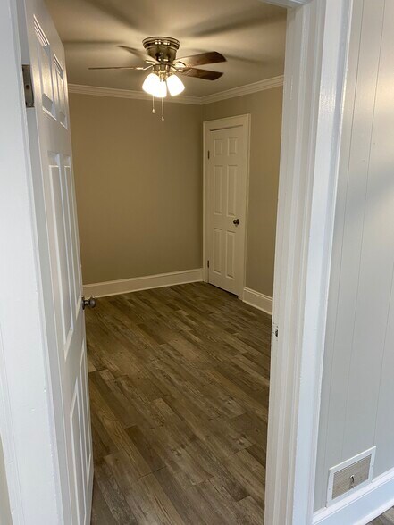 Building Photo - 34 8th Avenue Dr SE