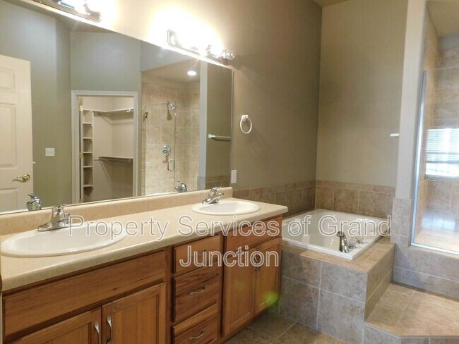 Building Photo - 785 Glen Ct