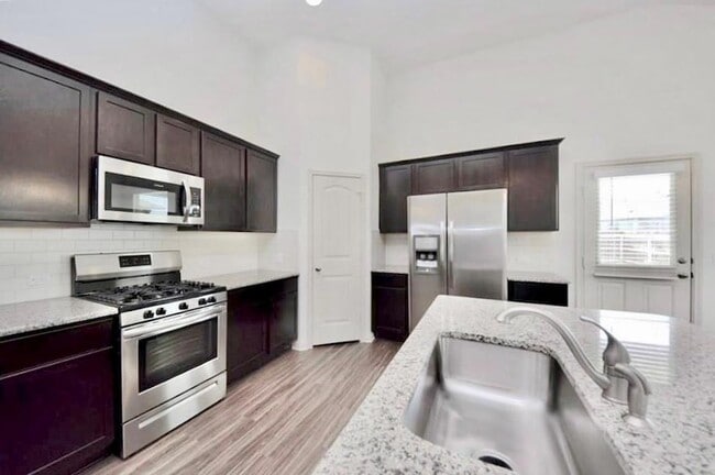 Building Photo - 16829 Aventura Ave