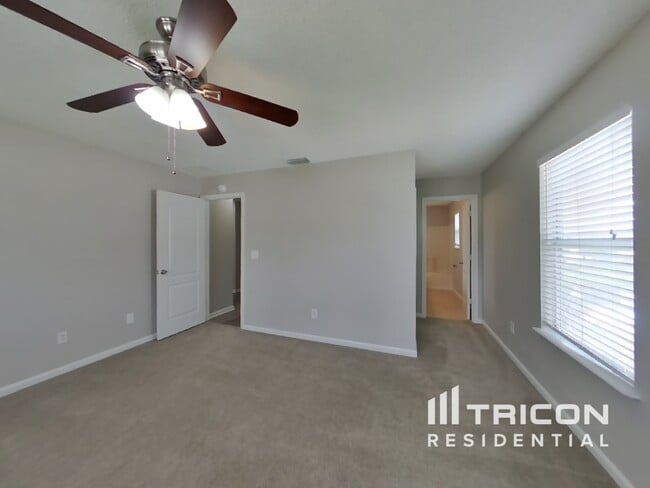 Building Photo - 2228 Fresco Dr