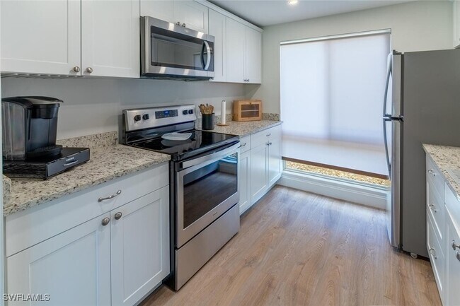 Building Photo - 96 Glades Blvd