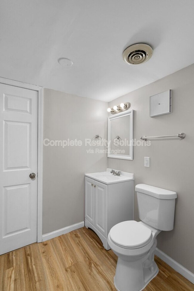 Building Photo - 1821 Korando Ave