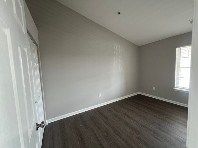 Building Photo - 305 Rain Water Way