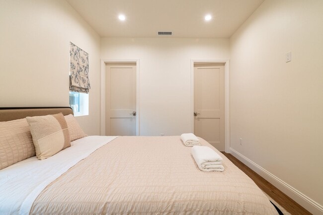 Building Photo - Contemporary New home in Monrovia