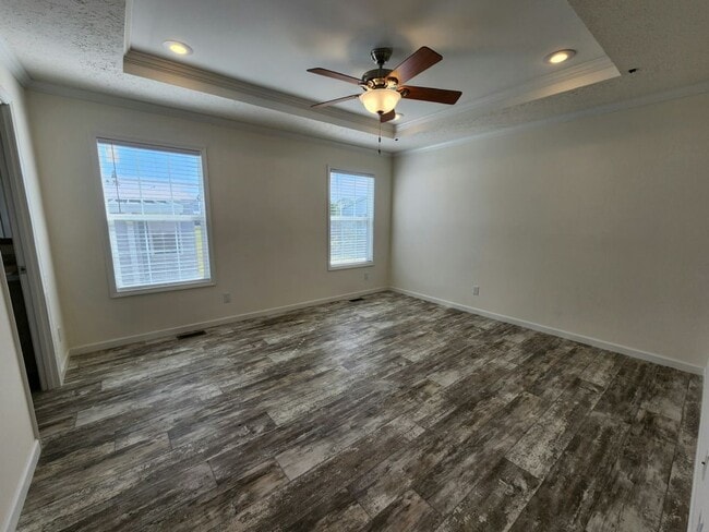 Building Photo - 518 Eland Dr