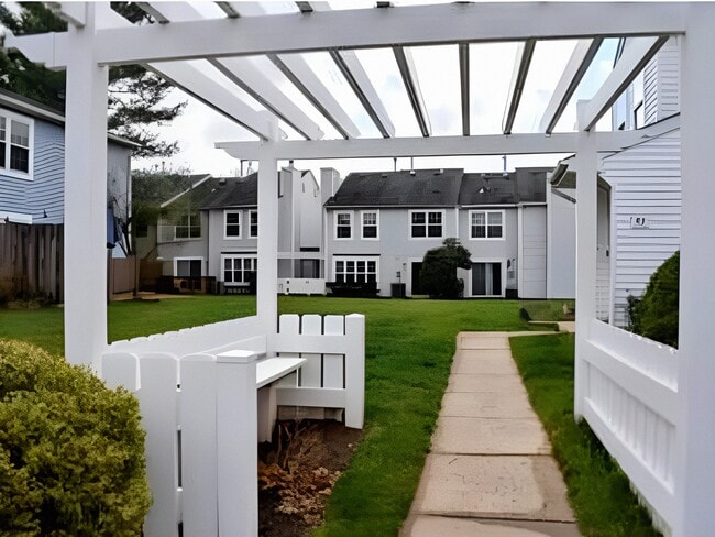 Building Photo - 90 Almond Dr