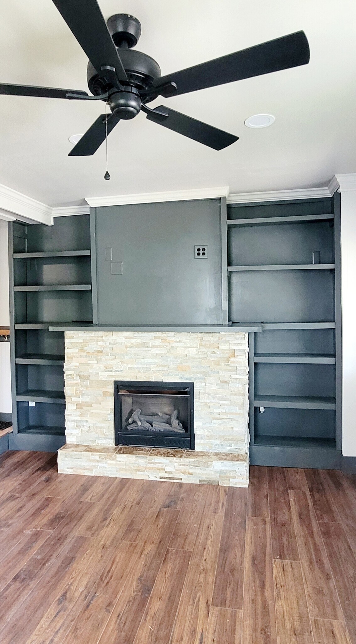 fireplace - 1409 3rd Ave