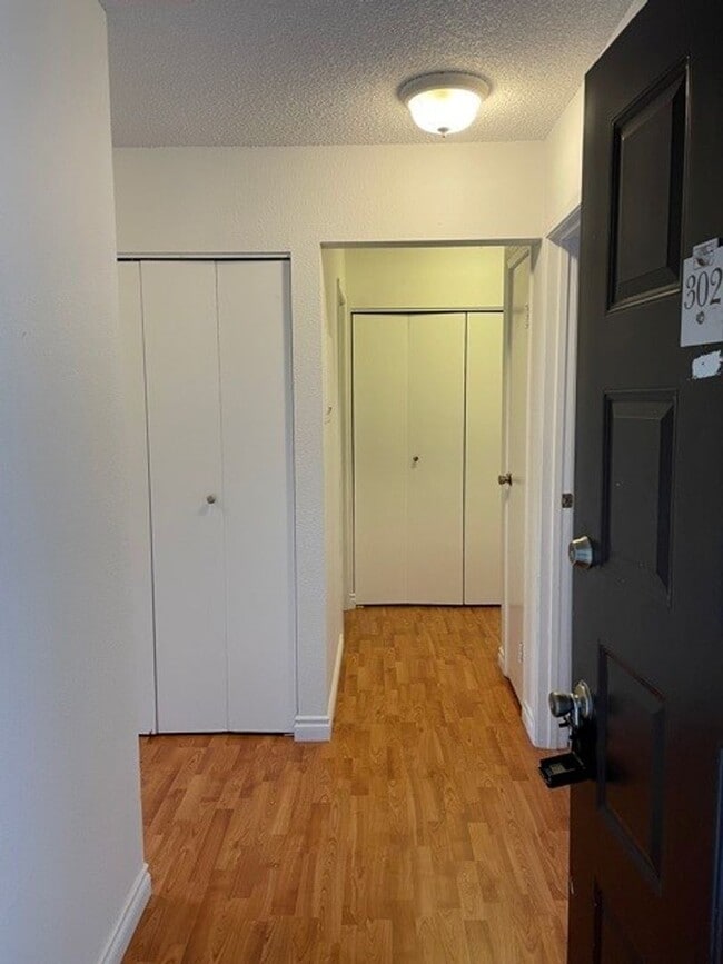 Building Photo - Spacious 2Bd/2Bath Condo located in The Ri...