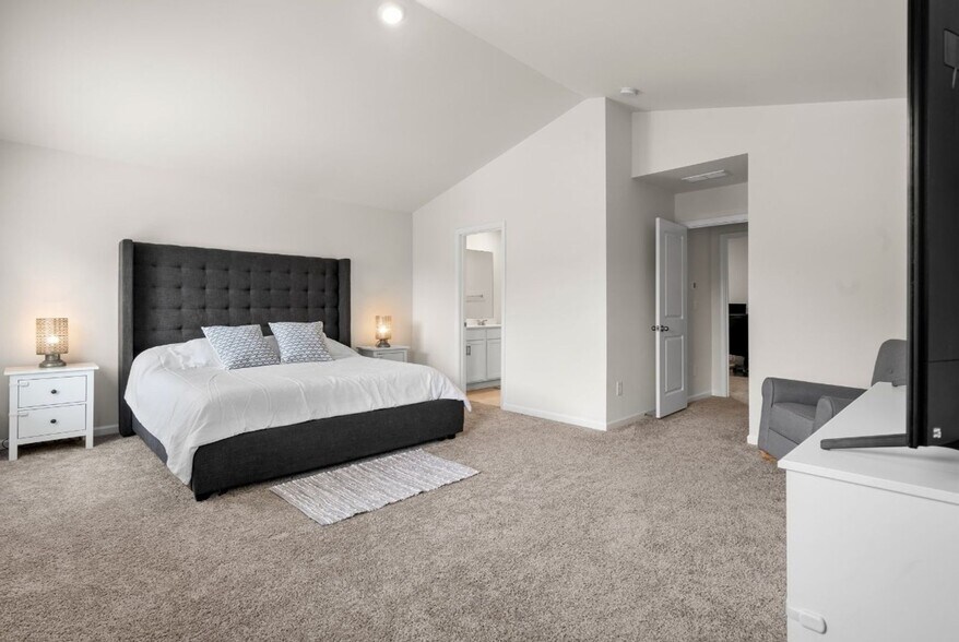 Building Photo - 4116 Village Blvd NW