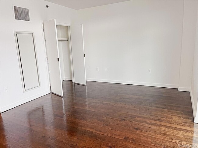 Building Photo - 12-15 Broadway Unit 603