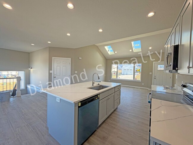 Building Photo - New Construction!  Gorgeous Home with All The Things!