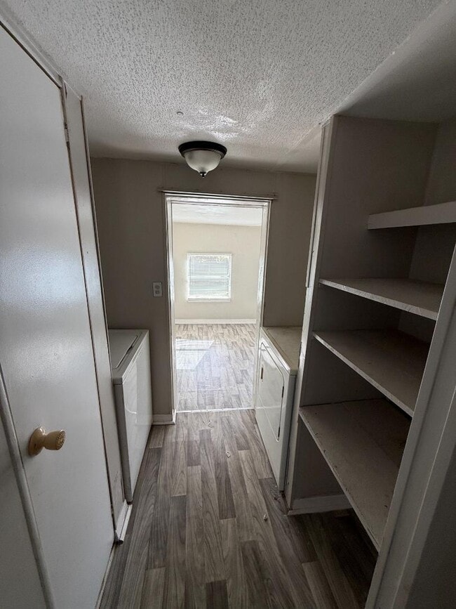 Building Photo - 8135 Tolles Dr