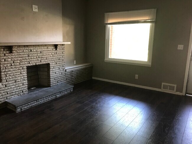 Building Photo - 256 Whipple St