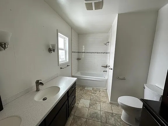 Building Photo - 205 Holland Ln