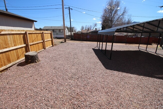 Building Photo - Brand new 3bdr 3bath duplex walking distan...