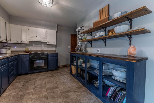 Building Photo - 3312 Lynnwood Dr