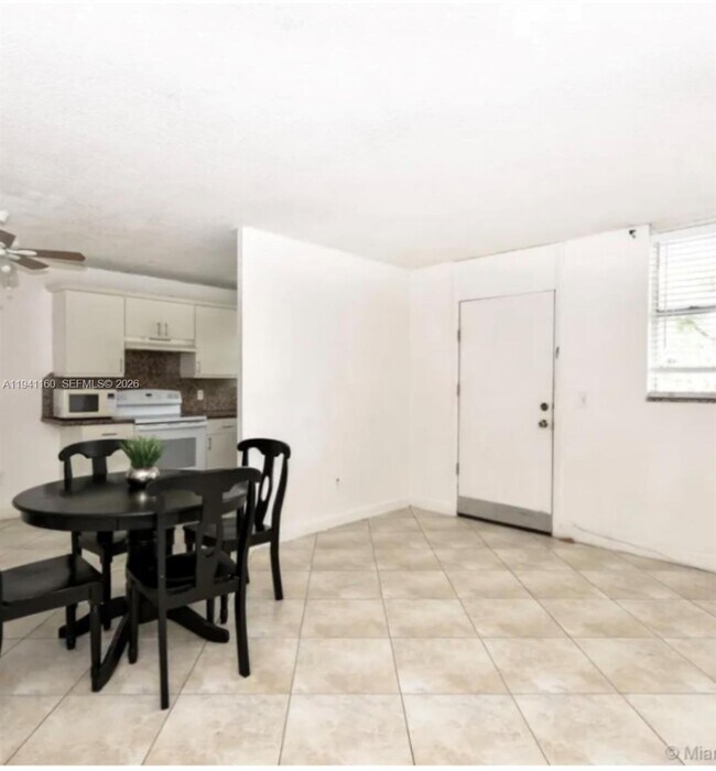 Building Photo - 1801 S Treasure Dr