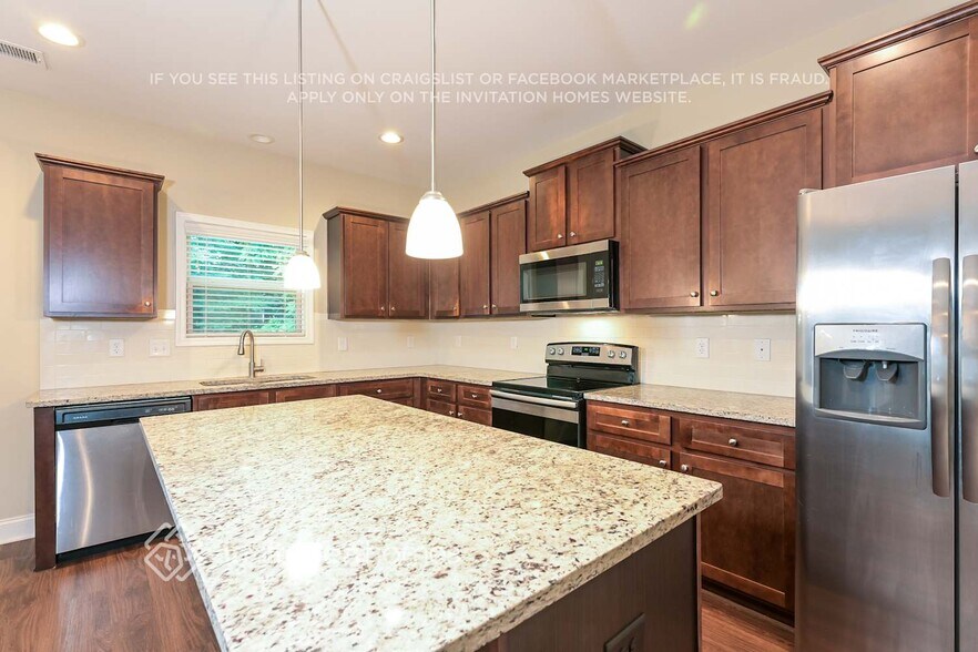Building Photo - 378 White Trillium Dr