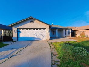 Building Photo - Move-In Special: First Month Free—Don’t Mi...