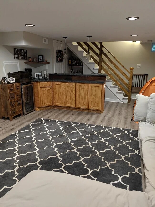 Wet bar - 4405 W Franklin St