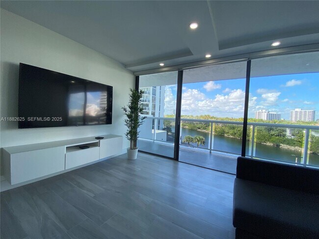 Building Photo - 20515 E Country Club Dr