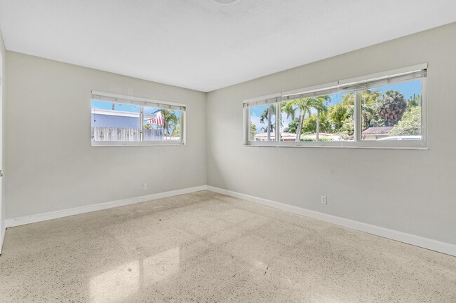 Building Photo - 1911 NE 27th St