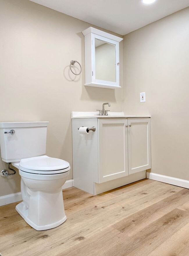 Building Photo - Beautifully updated 5 bed 2 bath house $2200