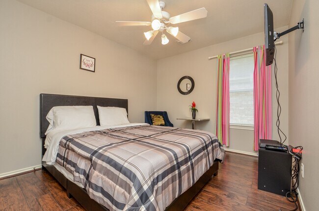 Building Photo - 24407 Pepperrell Pl St