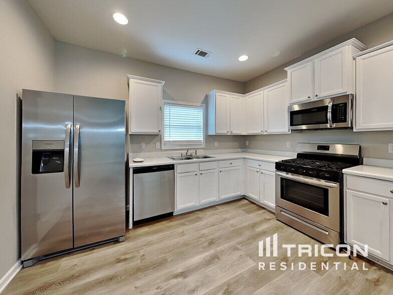 Building Photo - 7802 Bluefin Trail