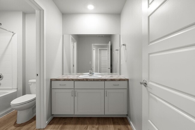 Building Photo - Newer Construction Home in Upriver Drive Neighborhood