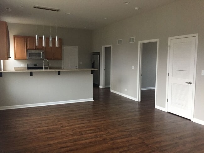 Building Photo - 10307 N Main St