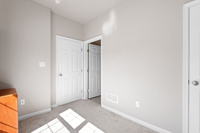 Building Photo - 659 McComb Pl