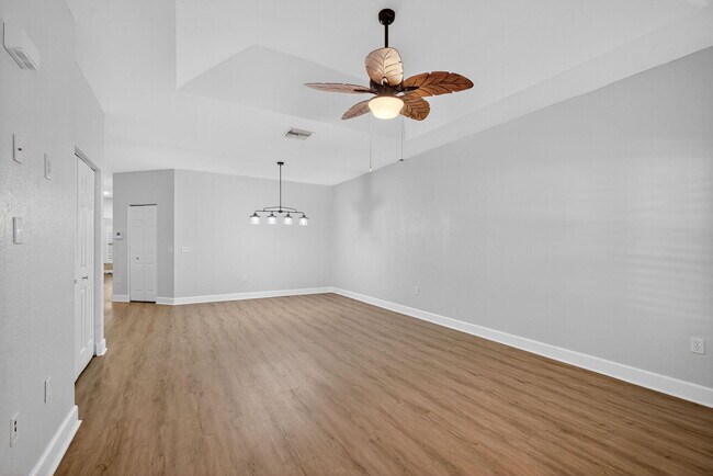 Building Photo - 1827 Pelican Dr