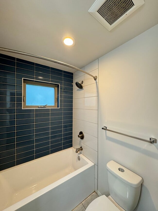 Building Photo - Modern 2018 Townhome with Rooftop Deck Nea...