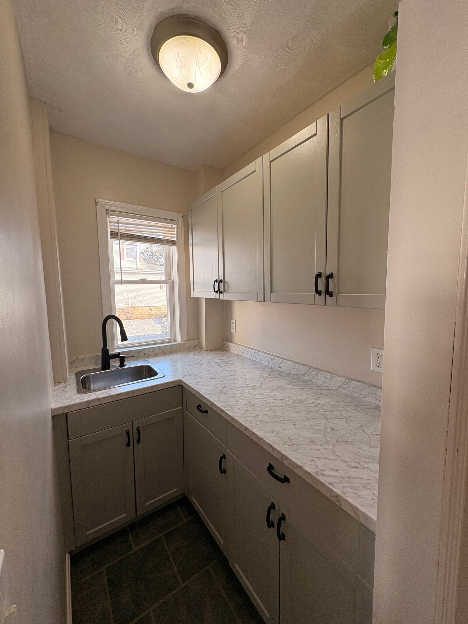 Kitchenette - 347 Woonasquatucket Ave