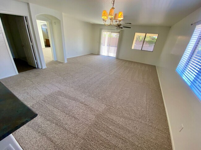 Building Photo - 3 Bed, 2 Bath in Rancho El Mirage