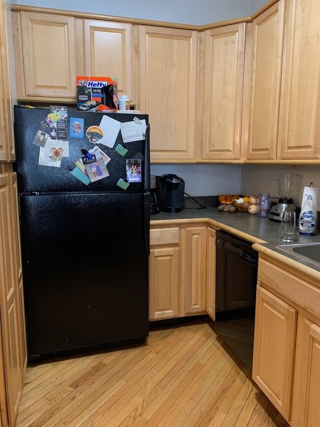 Building Photo - 711 W Briar Pl