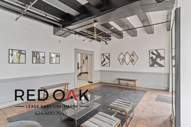 Building Photo - Amazing Studio with High Ceilings, Lots of...