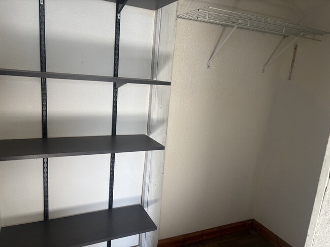 Building Photo - 527 9th St SW