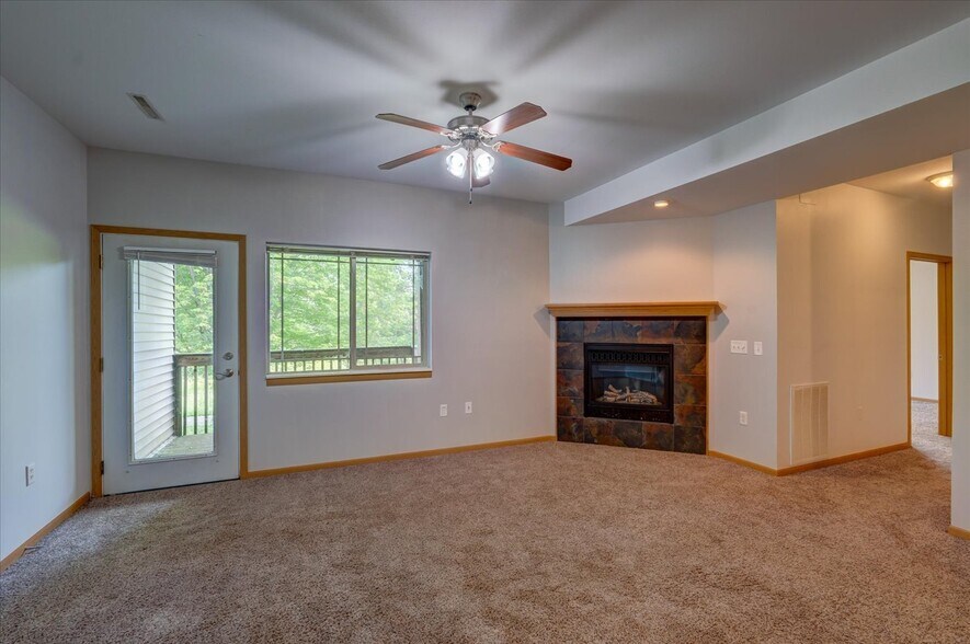 Building Photo - 264 Meadowside Dr