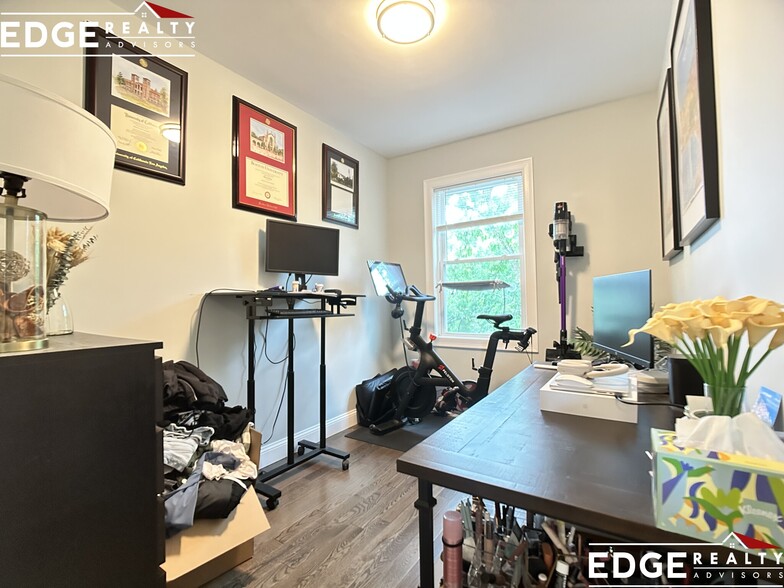 Building Photo - 33 Cottage St