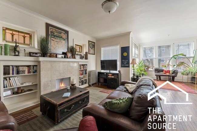 Primary Photo - 1432 W Jonquil Terrace