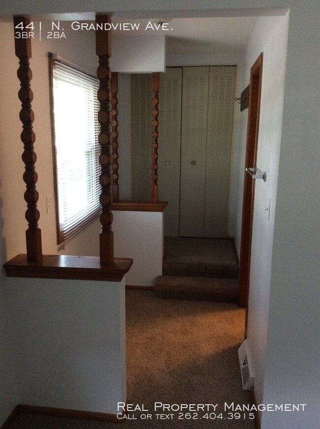 Building Photo - 3 Bedroom 1.5 Bathroom Updated Side by Side!