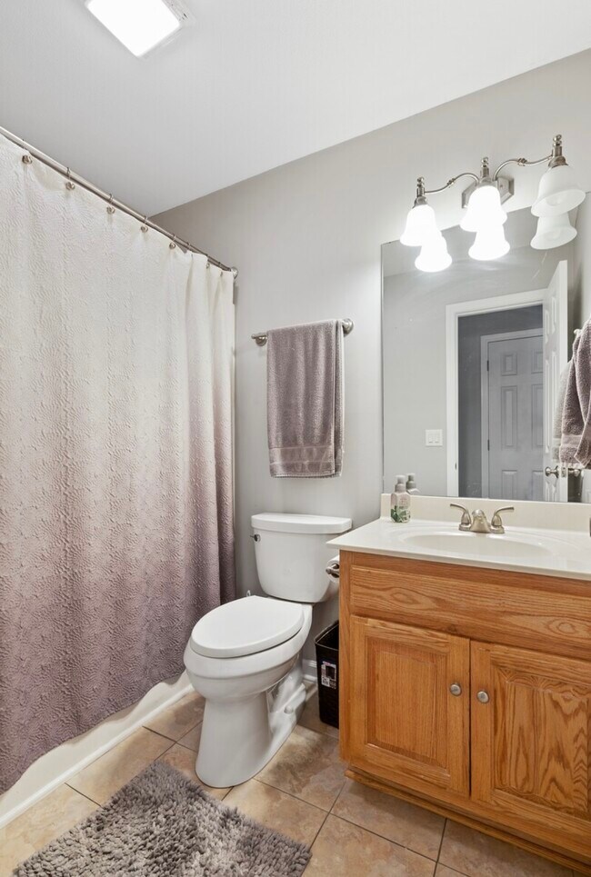 Building Photo - 125 Foxrun