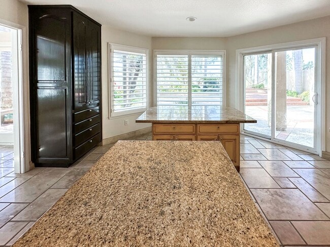 Building Photo - Beautiful Marina Hills Home!