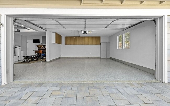 Building Photo - 2435 Pinehurst Ct