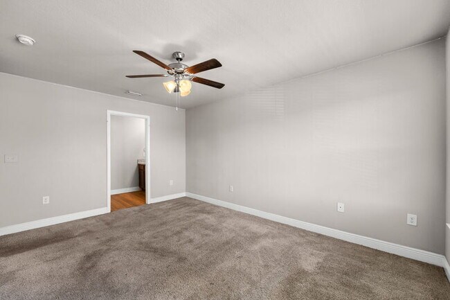 Building Photo - 5768 Callaway Cir
