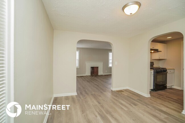 Building Photo - 2425 Delbert Rd