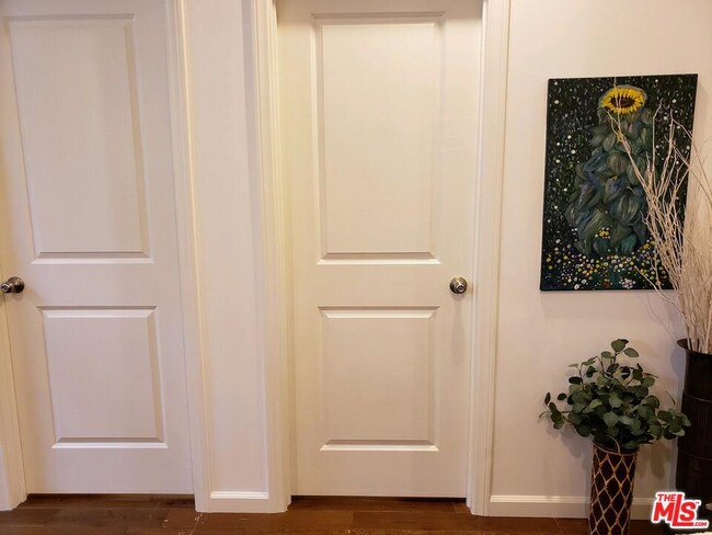 Building Photo - 1821 W 12th Pl